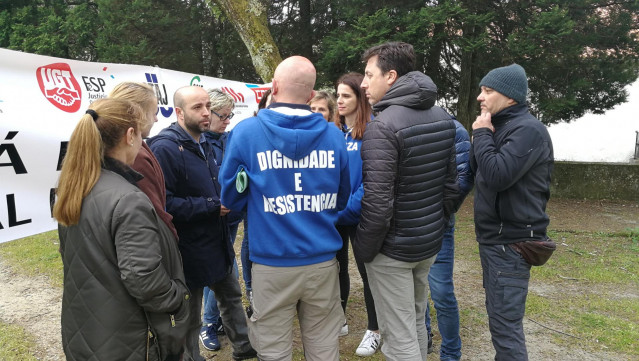 Luís Villares visita la acampada de sindicatos en huelga de justicia