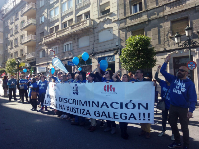 Funcionarios de justicia manifestándose en Vigo