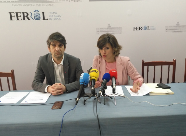 El alcalde de Ferrol, Jorge Suárez, y la diputada de En Marea Yolanda Díaz