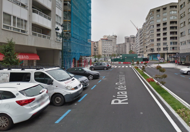 Sorprende a un ladrón en su furgoneta y lo encierra en ella