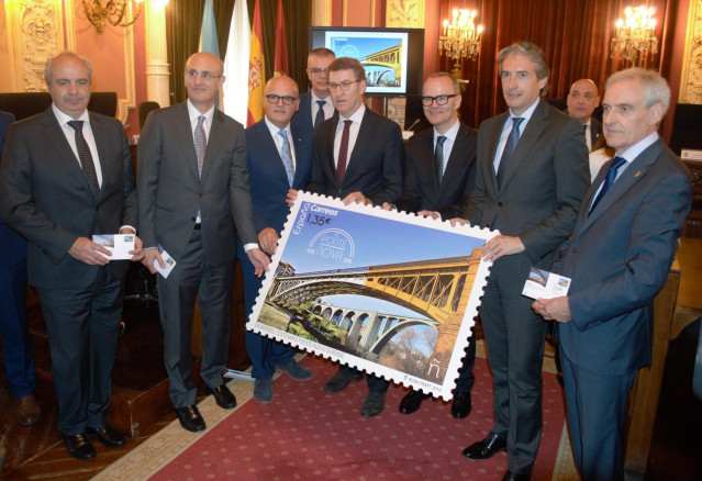 Correos presenta en Ourense el sello conmemorativo de cien años del Puente Nuevo