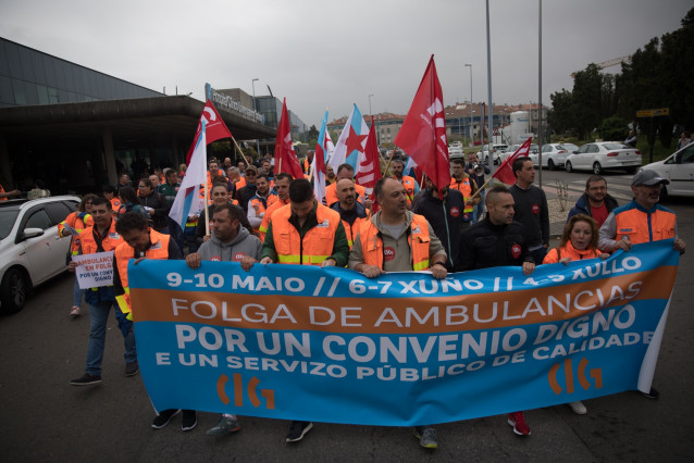 Protesta de trabajadores de ambulancias en Santiago.