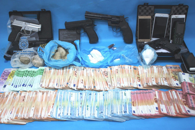 Siete detenidos por tráfico de drogas en Marín y Cambados.