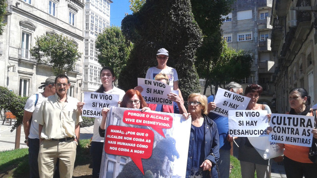 La viguesa Leticia pide ayuda para evitar su desahucio