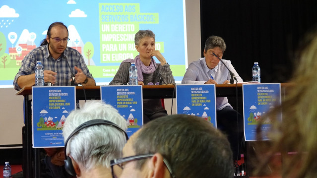 Lídia Senra, entre Roberto Castro y María del Carmen Soutullo