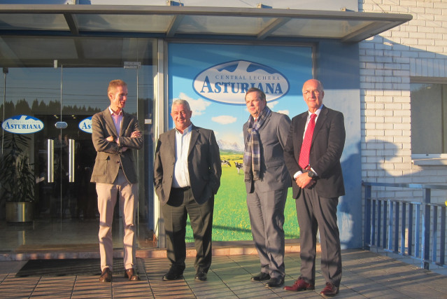 José Armando Tellado, a la izquierda.