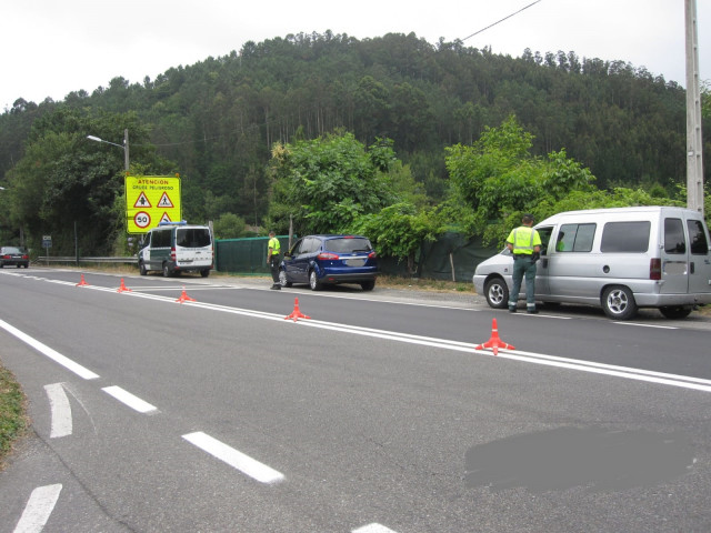 Investigado un conducor que sextuplicó tasa alcohol tras un accidente en Ordes.