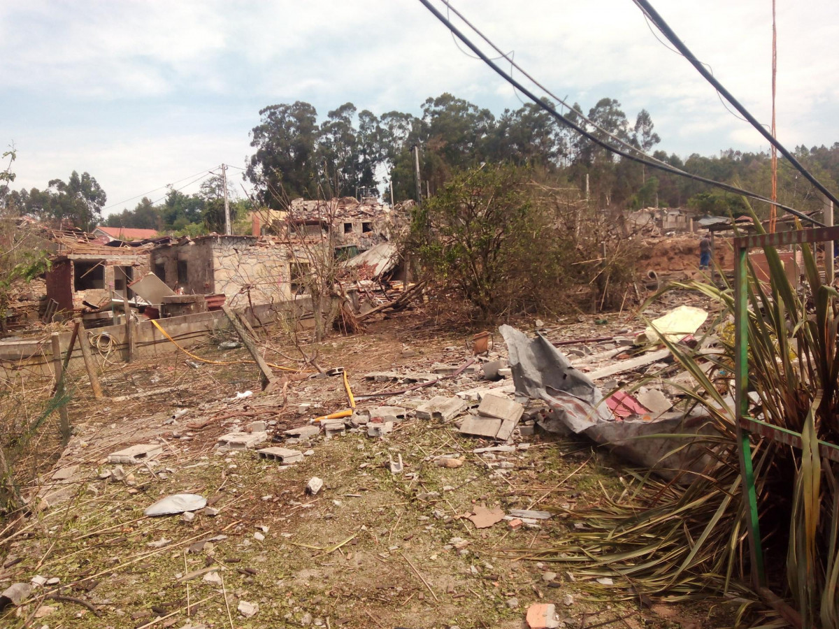 Destrozos en la parroquia de Tui donde se produjo la explosión pirotécnica