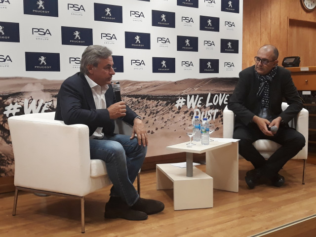 Carlos Sainz y Frédérich Puech en una rueda de prensa en PSA en Vigo