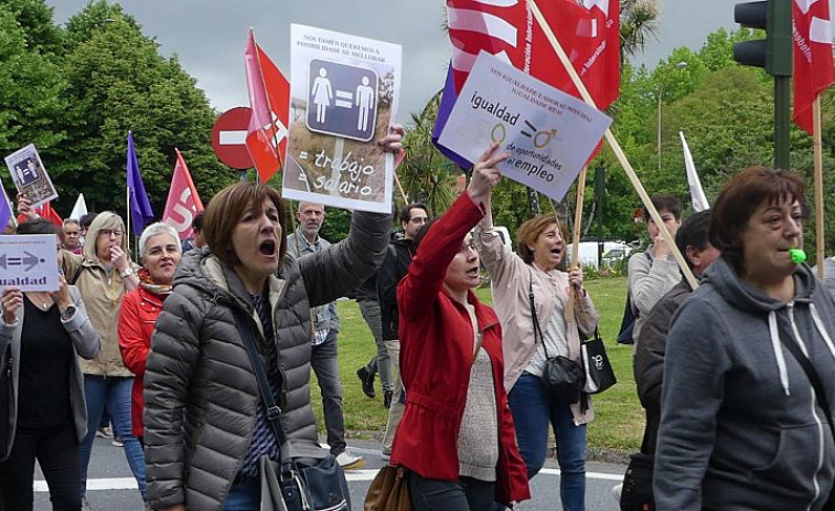 Personal de limpieza de la Xunta se concentra para denunciar discriminación salarial por cuestión de género
