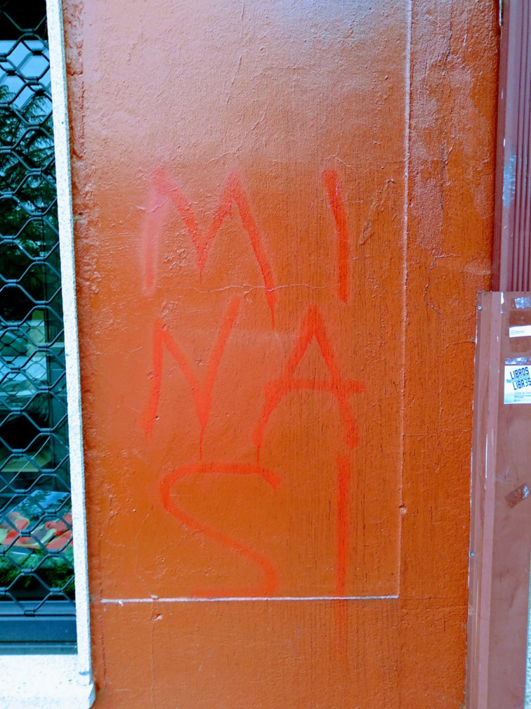 Atacan el comercio de un crítico con la mina de Touro