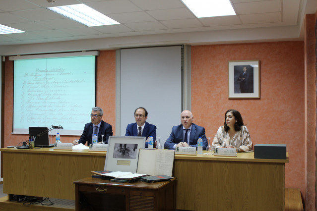 Entrega actas Juan Canalejo  Arquivo Reino de Galicia