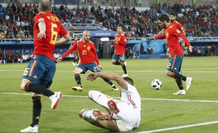 España empata con el VAR ante Marruecos y se clasifica primera de grupo (2-2)