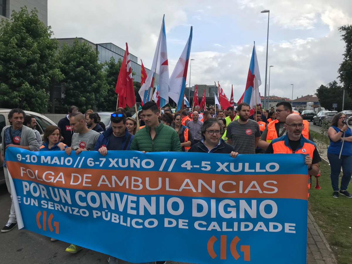 Protesta de trabajadores de ambulancias en Santiago.