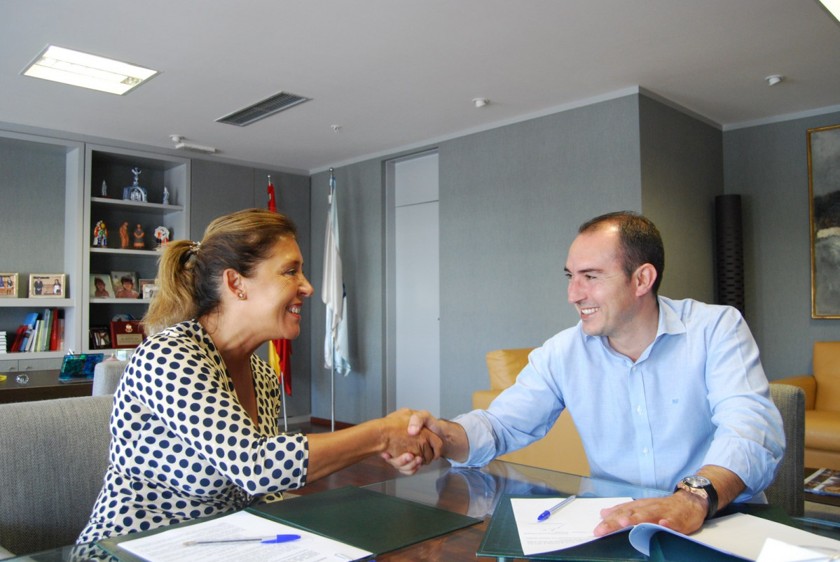 Beatriz mato y alcalde de Padron