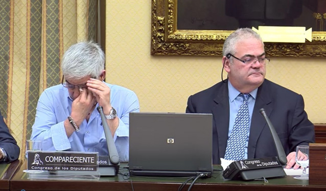 El maquinista, junto al presidente de la comisión de Angrois, Feliu Guillaumes