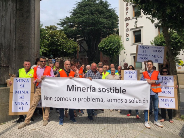 Concentración a las puertas del Parlamento