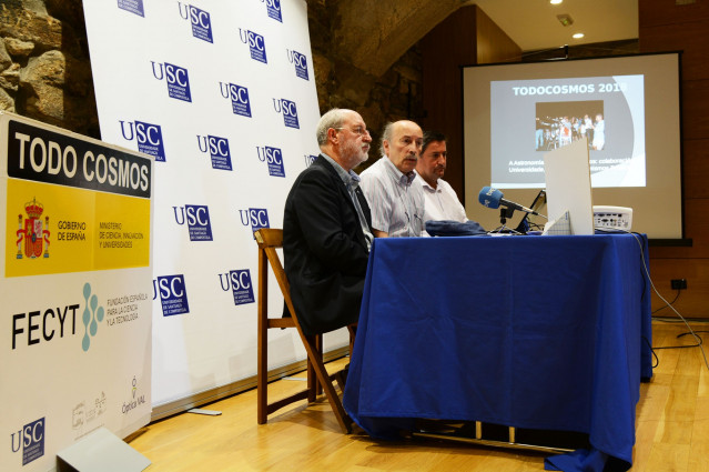 Docobo, Manolo Dios y Manuel Fernández Munín en la presentación de Todocosmos