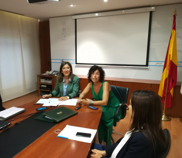 Beatriz Mato y Virxinia Rodríguez en la firma del convenio