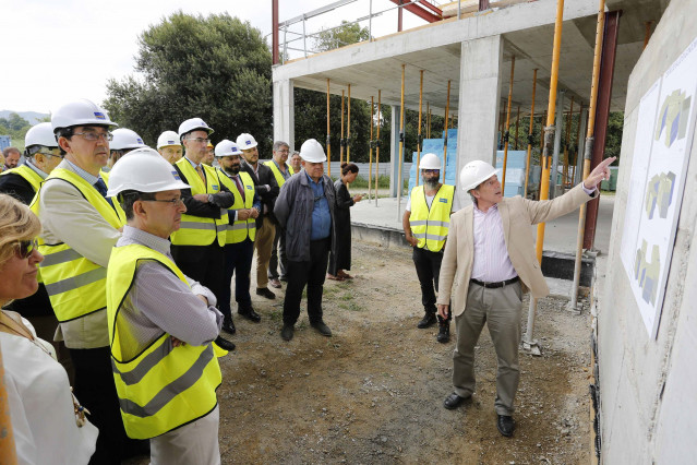 Visita de Vázquez Almuiña a las obras del nuevo centro de salud de Gondomar