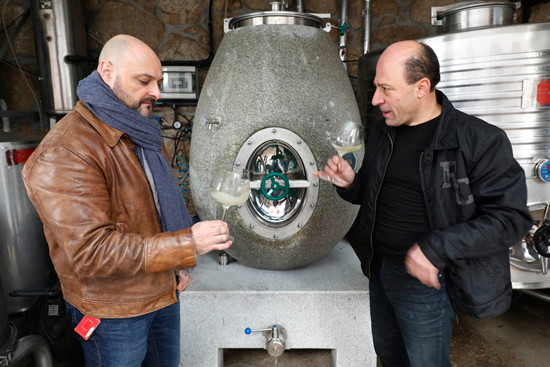 Barrica granito gallego anforum vino santiagoroma