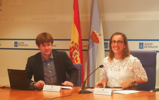 Ethel Vázquez presenta las mejoras en la entrada del Camino Inglés en Santiago.