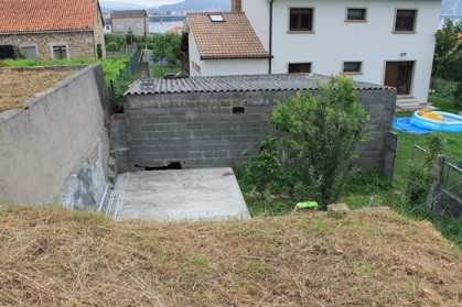 Derrumbe de un galpón en Noia debido a la falta de relleno del suelo de una mina
