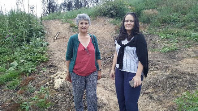 Lidia Serna y Paula Verao visitan el castro de Chavaga