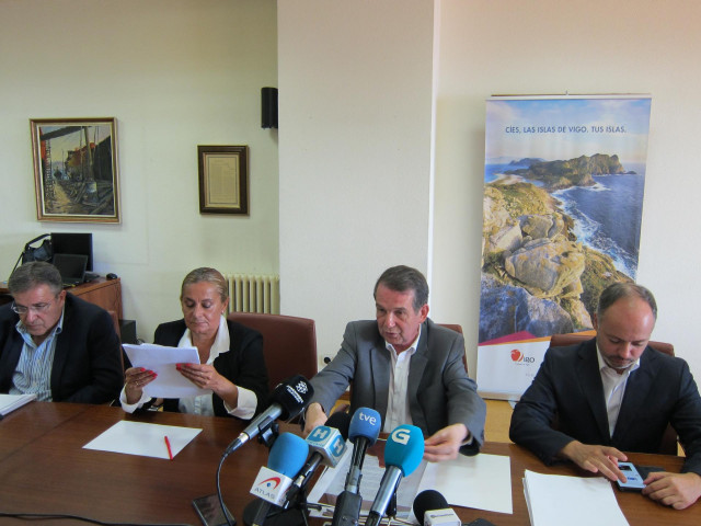 Abel Caballero y parte de su equipo de gobierno