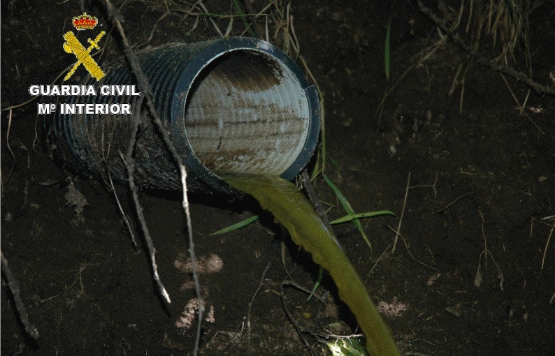 Vertido de purín en un río de Vimianzo (A Coruña)