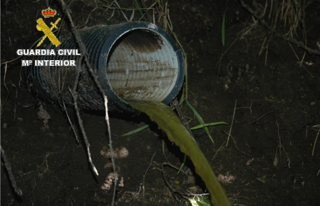Vertido de purín en un río de Vimianzo (A Coruña)