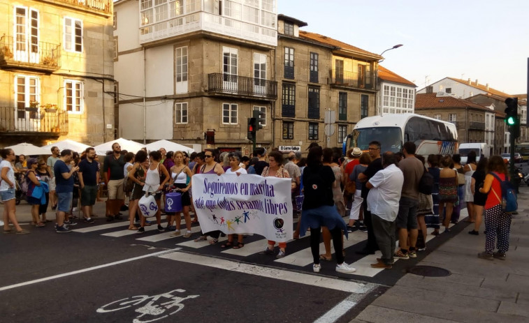 El movimiento feminista condena el asesinato machista de Cabana en las calles de toda la comunidad