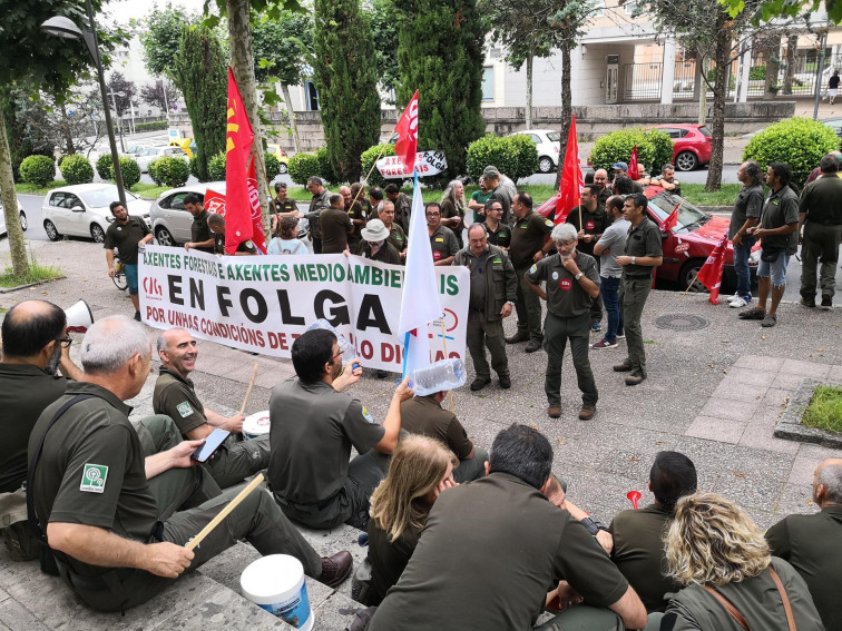 Agentes forestales y medioambientales continúan su lucha con una manifestación en Vigo