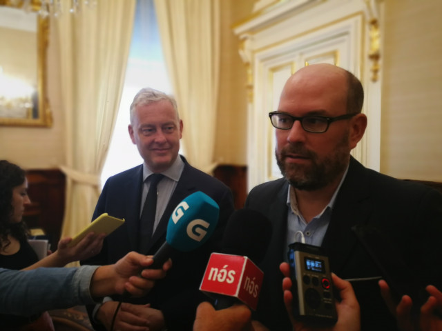 Martiño Noriega y el embajador del Reino Unido en España, Simon Manley