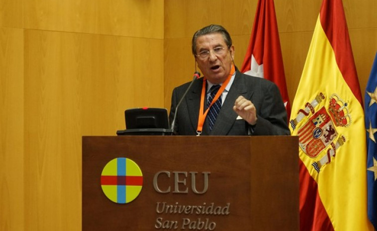 Paco Vázquez apoya un manifiesto de la Fundación Franco contra la Ley de Memoria Histórica