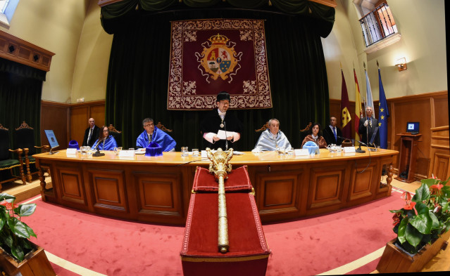 Inauguración del curso de la USC con Antonio López