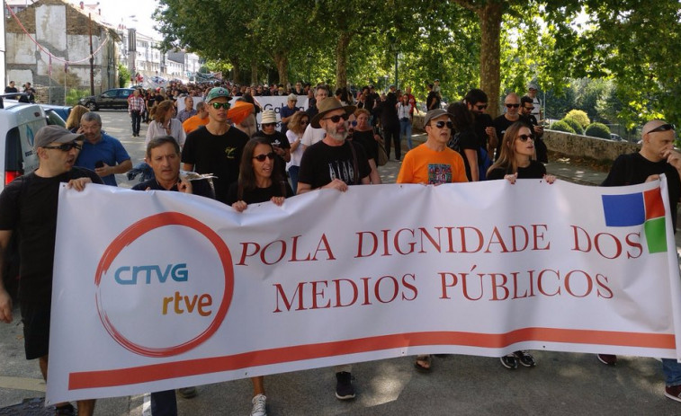 Los trabajadores de los medios públicos gallegos se manifiestan contra la manipulación informativa
