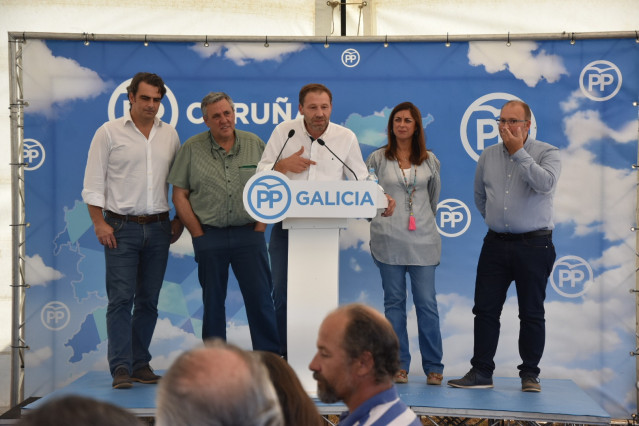 Np Y Foto. Pp Oleiros Presentación Candidato