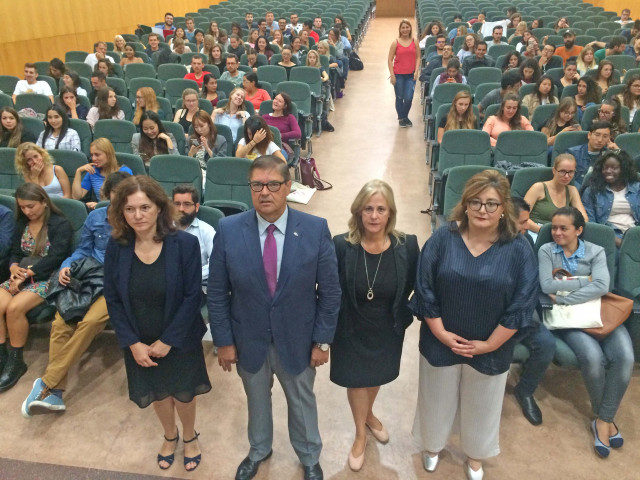 El rector Julio Abalde recibe a estudiantes extranjeros