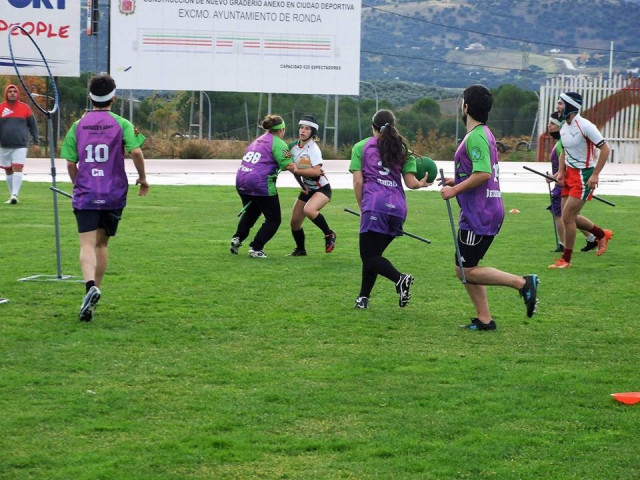 Jugadores de 'quidditch' del equipo vigués Dinosaur's Army