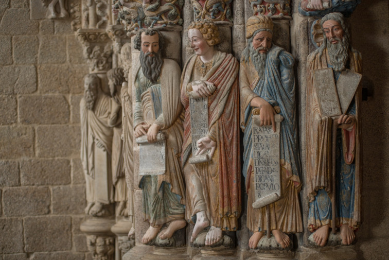 Todo el Parlamento pide a la Iglesia que, tras recibir 17 millones, deje visitar gratis el Pórtico de la Gloria