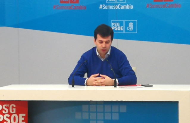 El secretario xeral del PSdeG, Gonzalo Caballero, en rueda de prensa.