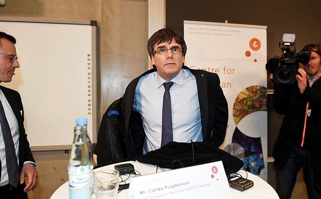 Puigdemont abrigo ep