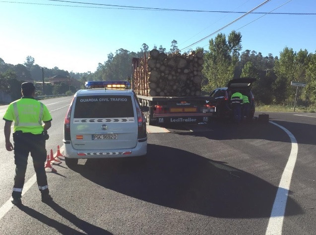 Detectado un camión con neumáticos desgastados y un exceso de peso en A Coruña