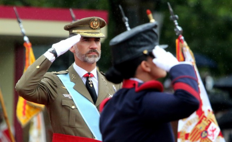 Los presidentes de Catalunya, País Vasco y Navarra plantan al Rey en el desfile del 12O