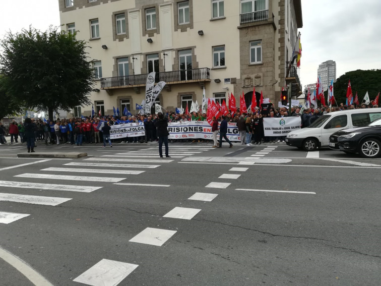 Cientos de funcionarios de prisiones gallegos salen a la calle en defensa de sus derechos