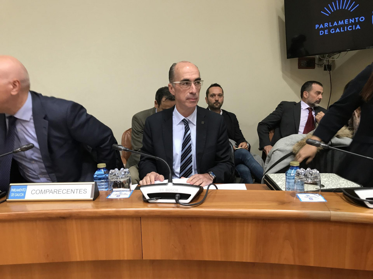 El conselleiro de Sanidade, Jesús Vázquez Almuiña, en la comisión