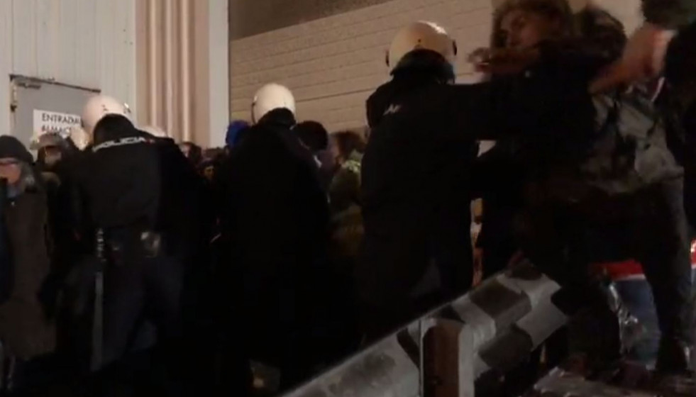 Carga policia cabomar ccoo congelados foto