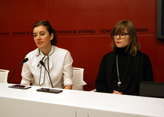 Marta Lois y Tania Merelas en Santiago