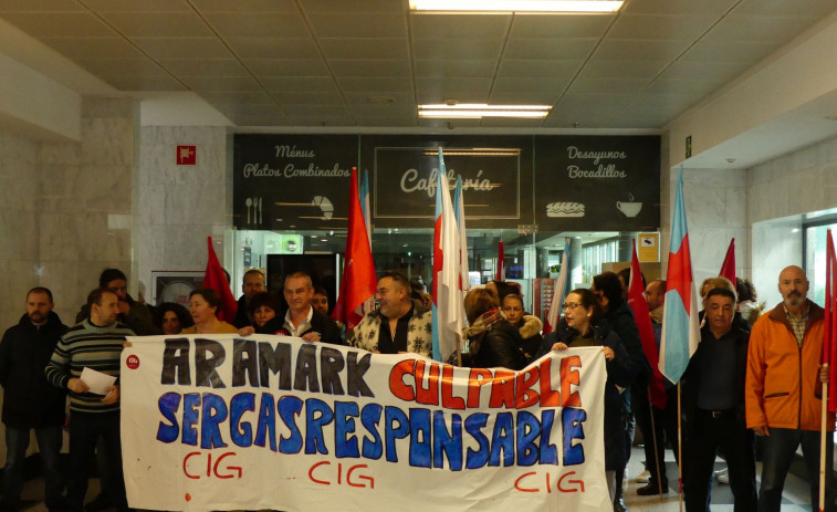 Seguimiento unánime en la huelga del personal de la Cafetería del CHUS